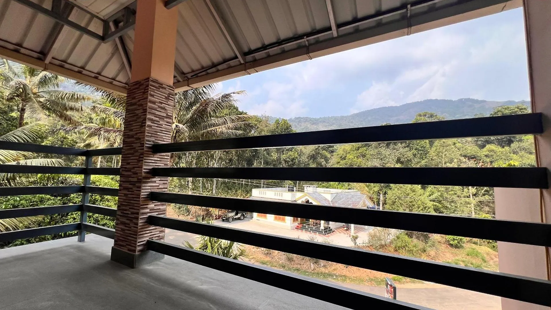 Homestay Kombans Misty Valley Munnar